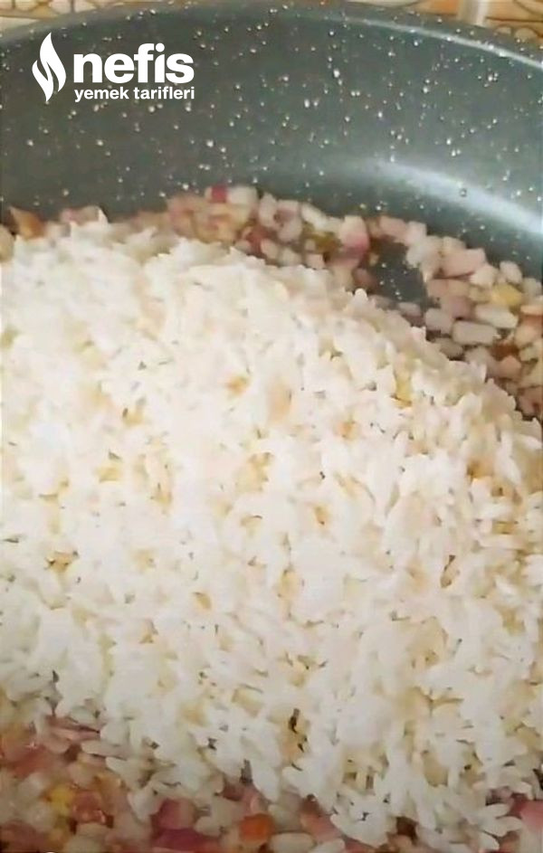 Patlıcan, Biber Ve Domatesli Pirinç Pilavı (Tek Başına Doyurucu Bir Yemek)