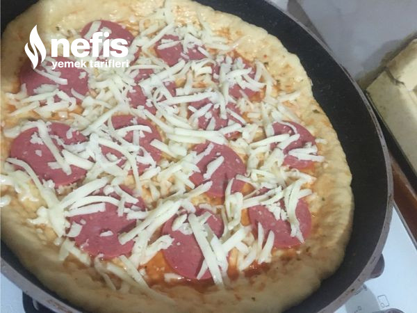 Yirmi Dakika Mayasız Tavada Pizza
