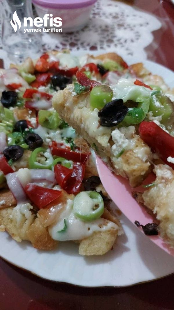 Sahura Bayat Ekmekten Tavada Pizza Tarifi
