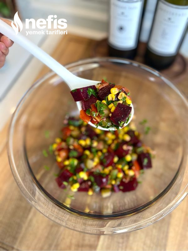 Özel Sosu İle Pancar Salatası