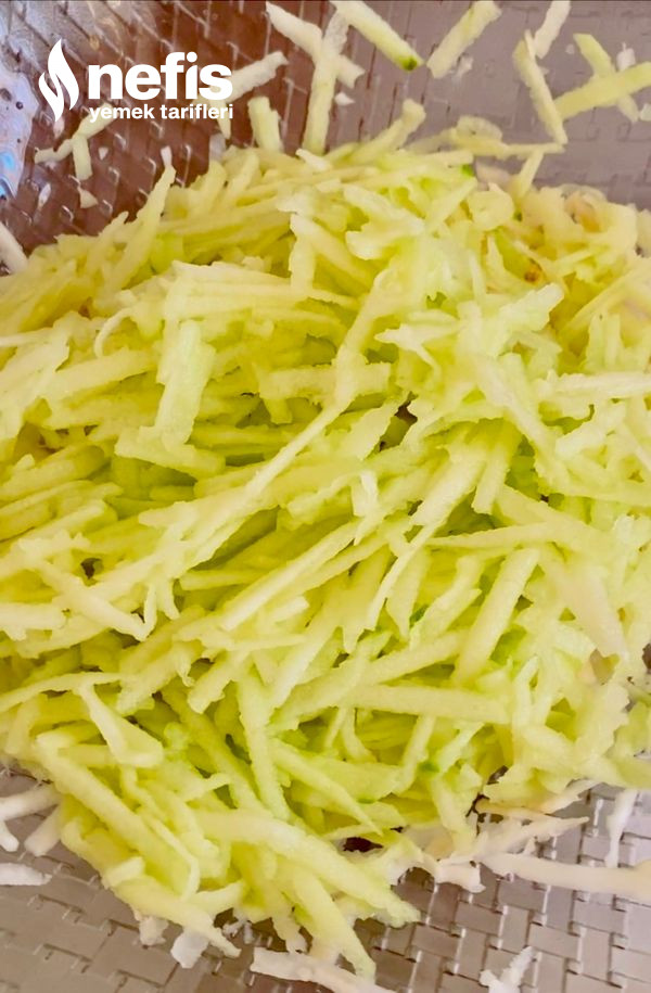 Yeşil Elmalı Kereviz Salatası