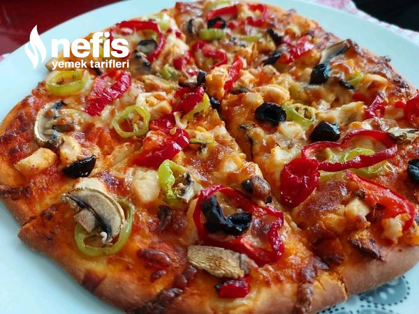 Evdeki Malzemeden 8 Kişilik Pizza Tarifi (Videolu)