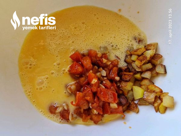 İçi Ispanaklı Patatesli Omlet