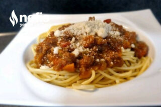 Spaghetti Bolognese (Kıymalı Spaghetti) Tarifi