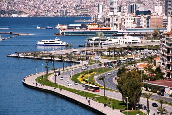 İzmir’de Kumru Nerede Yenir? 13 Meşhur Mekan Tarifi