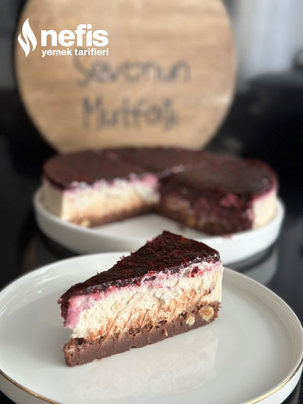 Brownie Tabanlı Orman Meyveli Cheesecake