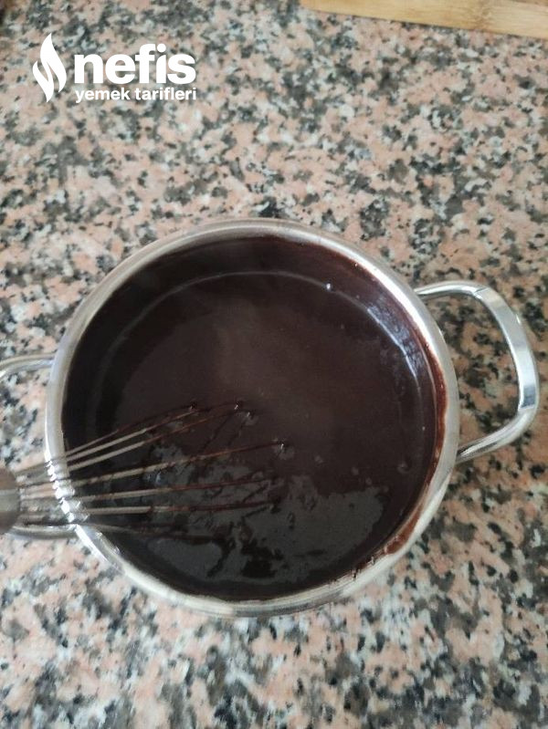 Kakaolu Çikolata Soslu Kek
