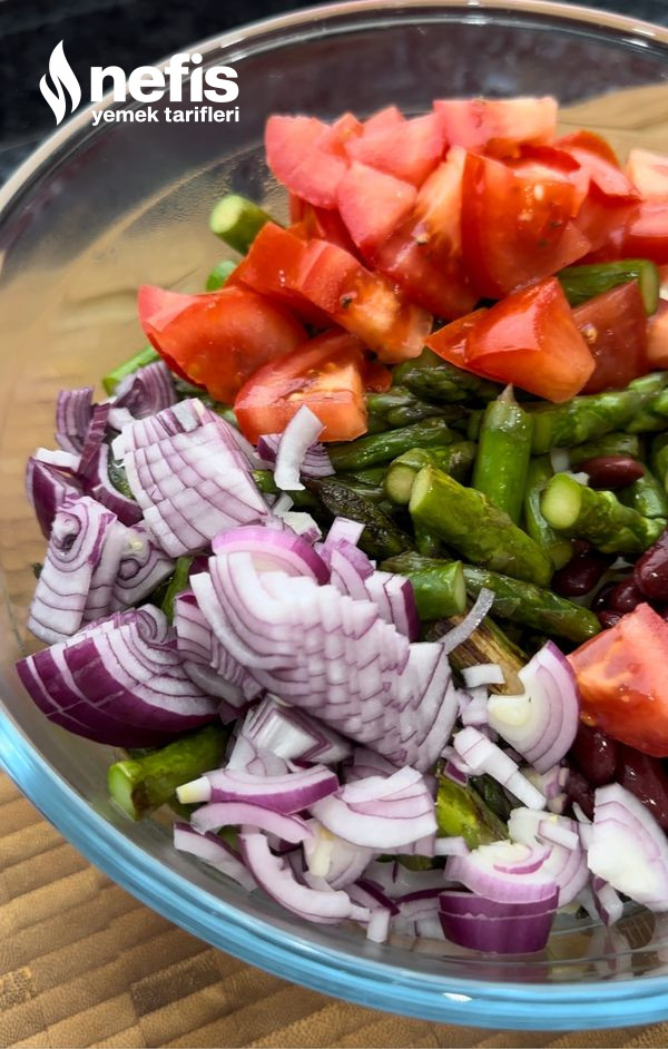Makarnalı Kuşkonmaz Salatası