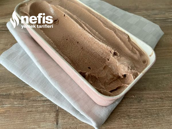 Ev Yapımı Çikolatalı Dondurma (Videolu)