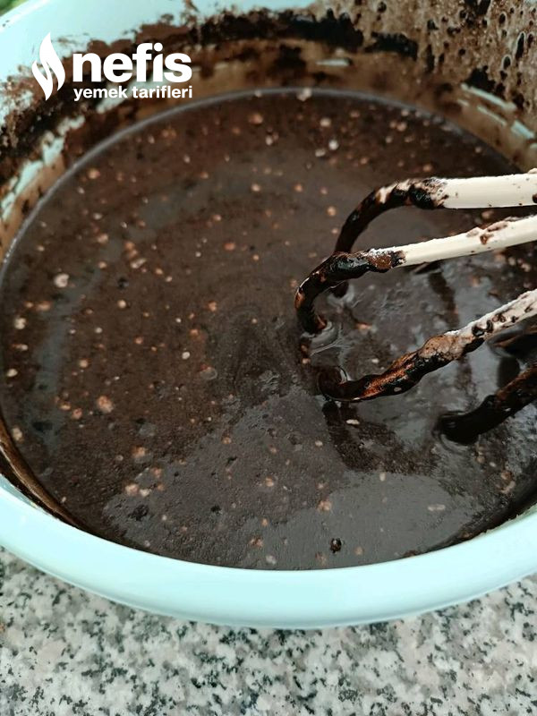 Pasta Tenceresinde Kakaolu Islak Kek