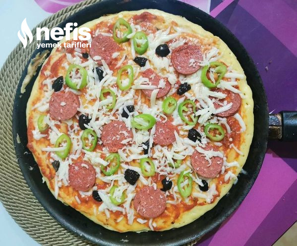 Hamur Yoğurmadan Tavada Pizza Tarifi (Favoriniz Olacak Kahvaltılık)