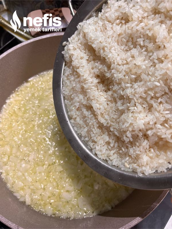 Soğanlı Salçalı Pirinç Pilavı