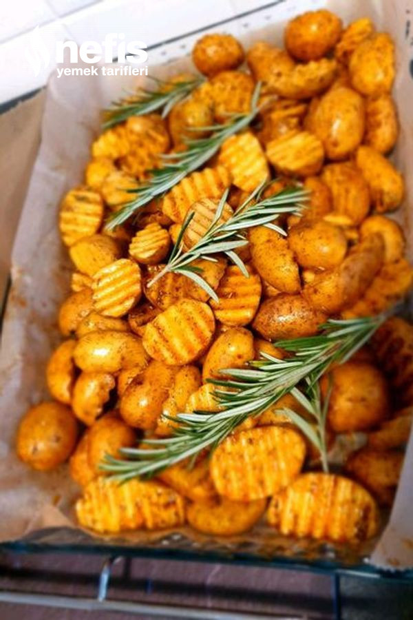 Biberiyeli Fırında Mini Patates