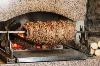 Cağ Kebabı İstanbul’da Nerede Yenir? Lezzet Garantili 10 Kebapçı Tarifi