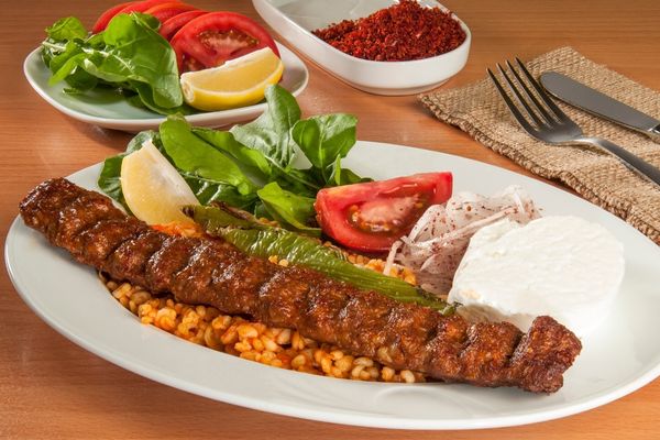 Adana’da Ne Yenir? Kebap Cennetinde En İyi 10 Restoran Tarifi