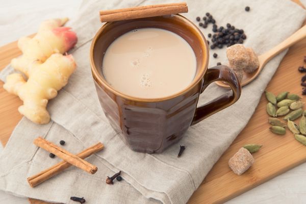 Chai Tea Latte Nedir? İçindekiler, Kalori Değeri, Faydaları, Tarifi