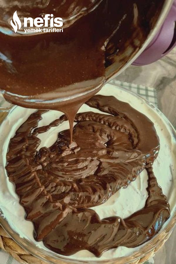 Çikolata Soslu Pasta (Nehir Pastası)