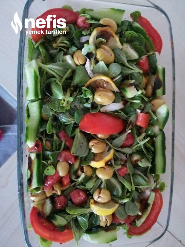 Yeşil Zeytinli Semizotu Salatası