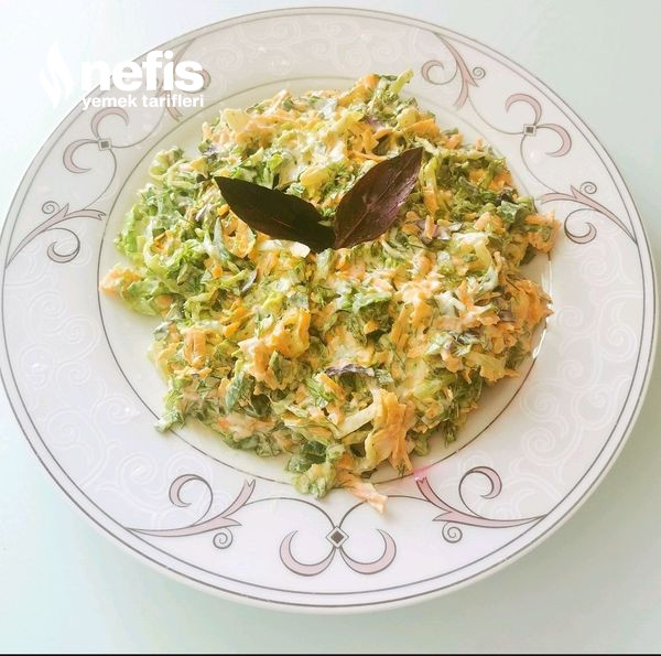 Ferah Yoğurtlu Yeşil Salata