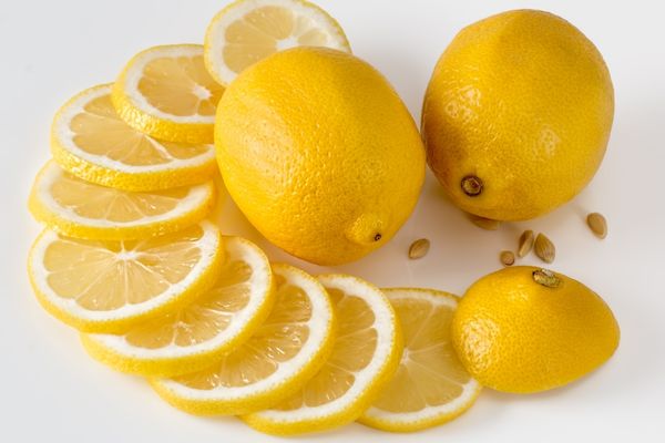limon zerdeçal maskesi