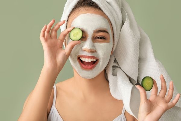 Salatalık Maskesi Nasıl Yapılır? Cildinizi Yenileyecek 4 Doğal Formül