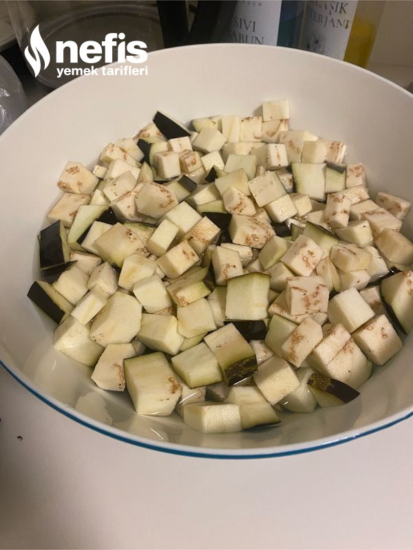 Patlıcanlı Kıymalı Börek (Hazır Yufkadan)