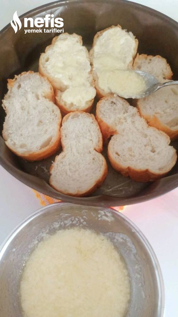 Börek Tadında Soslu Ekmek Dilimleri
