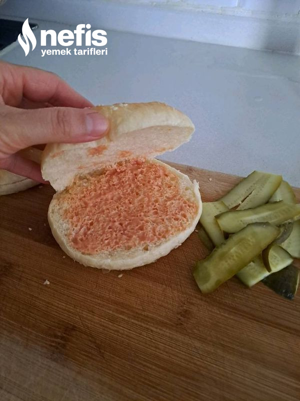 Yumuşacık Ekmeği İle Evde Sağlıklı Hamburger
