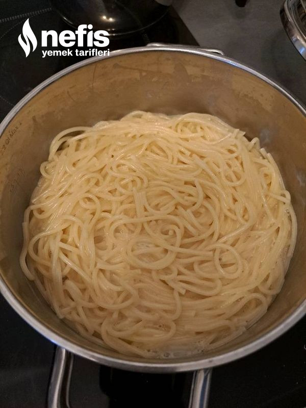 Kremalı Mantarlı Spagetti