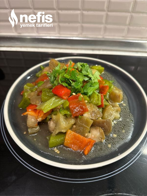 Airfryer’da Mangal Tadında Köz Patlıcan Biber Salatası