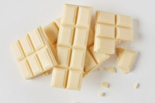 Beyaz Çikolata Nedir? Yapımı, Kalorisi ve Faydaları Tarifi