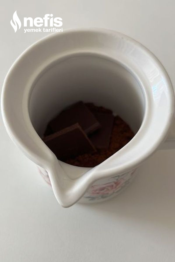 Çikolatalı Sütlü Soğuk Türk Kahvesi