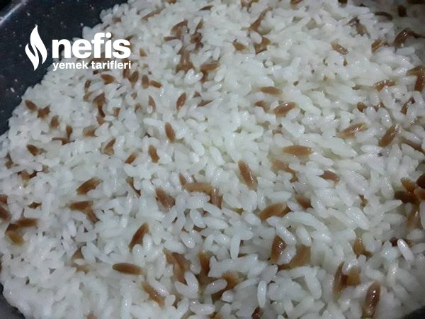 Tane Tane kıvamında Pirinç Pilavı ( Pirinci Suda Bekletmeden Püf Noktalarıyla )