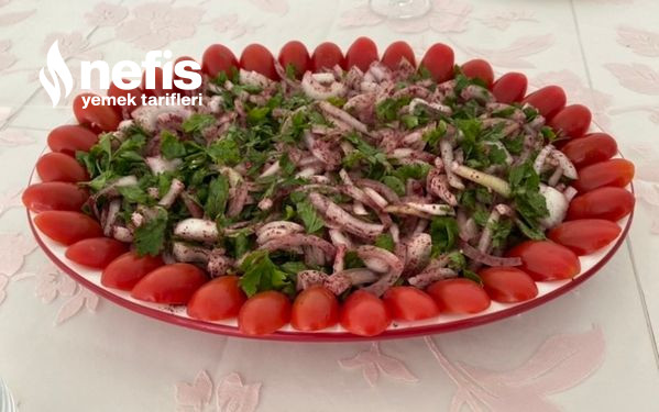 Et Yemeklerinin Yanına Soğan Salatası