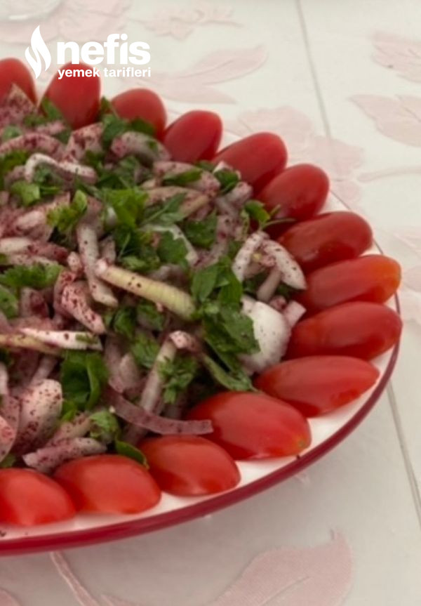Et Yemeklerinin Yanına Soğan Salatası