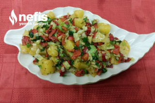 Bol Kapyalı Patates Salatası (Asla Pişman Olmayacaksınız) Tarifi