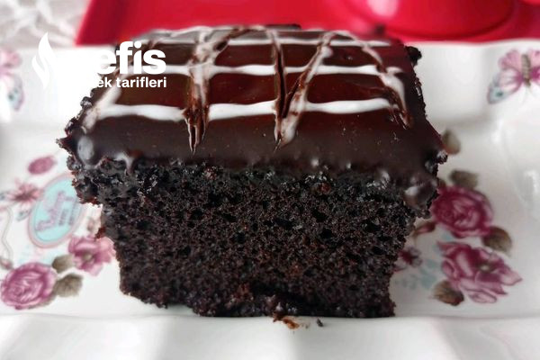 Brownie Tadında Çikolata Soslu Kek