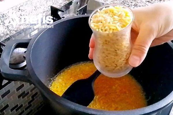 Kışın İçinizi Isıtacak Arpa Şehriyeli Yoğurt Çorbası Tarifi Videolu