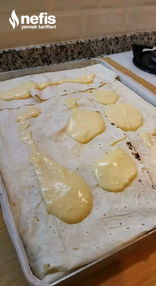 Ispanaklı Peynirli Tepsi Böreği (Su Böreği Tadında)