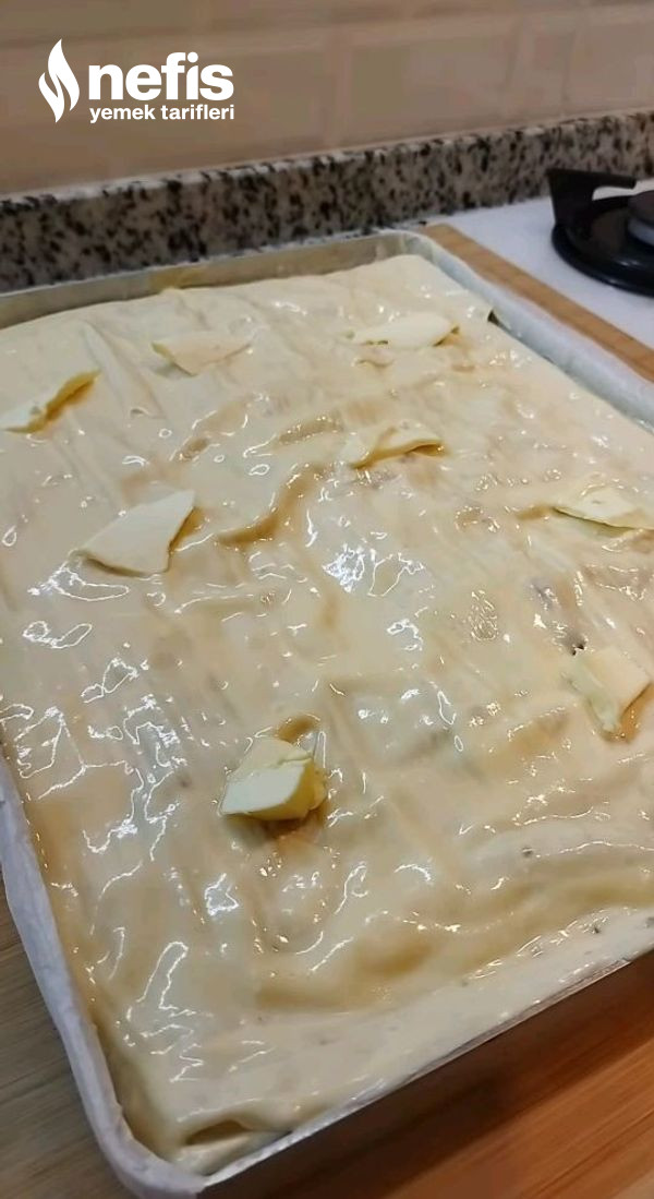 Ispanaklı Peynirli Tepsi Böreği (Su Böreği Tadında)