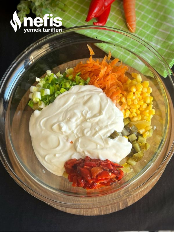 Kaşık Kaşık Yediren Yoğurtlu Patates Salatası