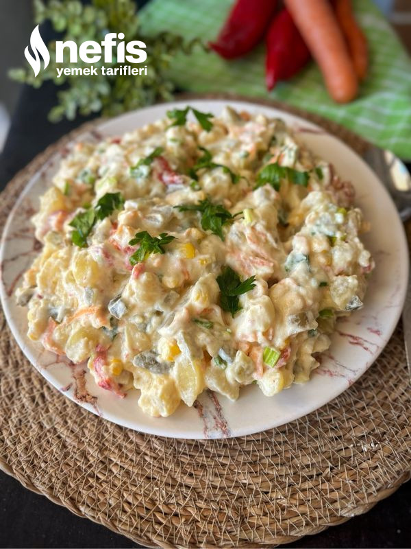 Kaşık Kaşık Yediren Yoğurtlu Patates Salatası