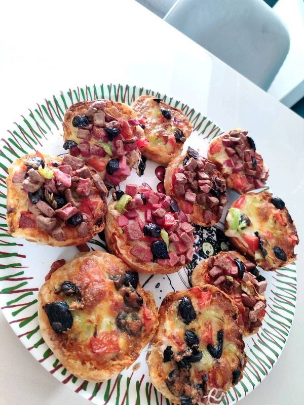 Kahvaltıya Airfry'de 10 Dakikada Mini Pizzalar