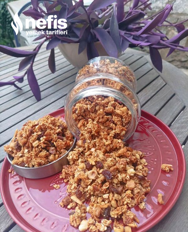 Kuruyemişli Granola