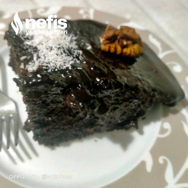 Bol Çikolata Soslu Kara Kız Keki (Islak Kek)