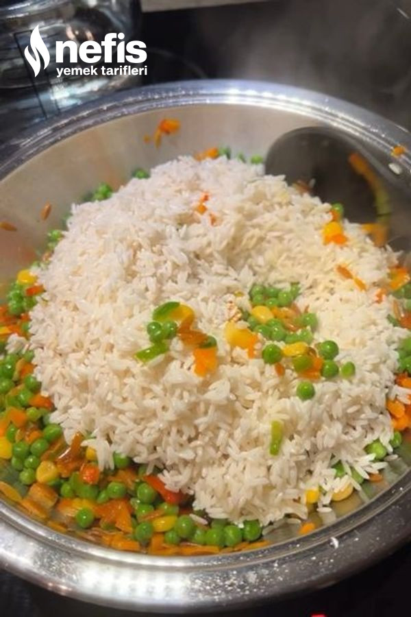 Sebzeli Pirinç Pilav (Yanında Tavuk Budu)