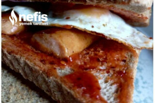 Tütsülenmiş Sosis Ve Yumurta İle Tava Ekmeği Sandviç Tarifi