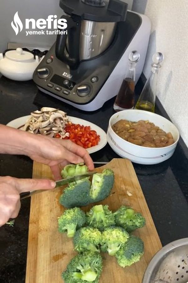 Brokolili Körili Tavuk Eti