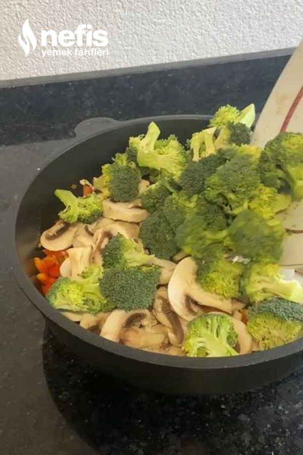 Brokolili Körili Tavuk Eti