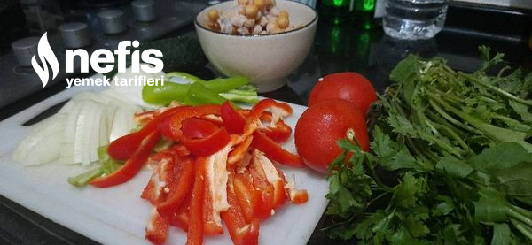 Bu Tarif Gün Masanızın Vazgeçilmez Lezzeti Olacak Yapımı İle Çok Farklı Nohut Salatası